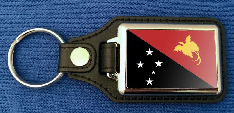 Papua-Neuguinea Schl&uuml;sselanh&auml;nger aus Metall und Kunstleder | ca. 95 X 37 mm - Bild 1