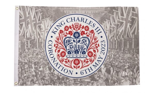 King Charles III Kr&ouml;nung mit Volk / Coronation Crowd Fahne aus Stoff | 90 x 150 cm - Bild 1