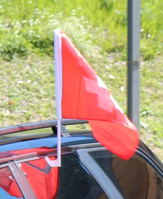 Autofahnenhalter f&uuml;r Fahnen am Stab | rot oder weiss - Bild 1