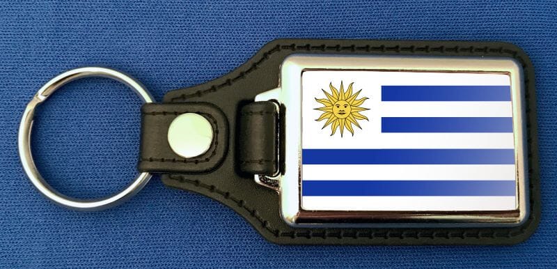 Uruguay Schl&uuml;sselanh&auml;nger aus Metall und Kunstleder | ca. 95 X 37 mm - Bild 1