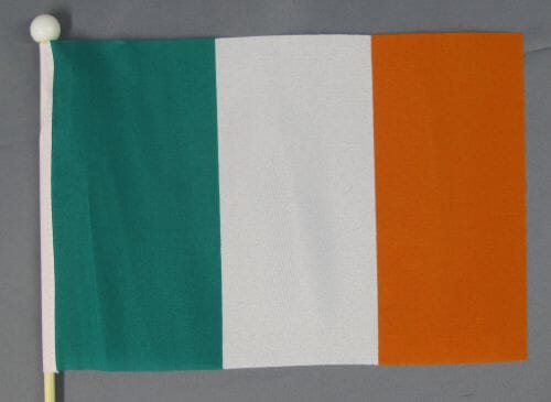 Irland Tisch-Fahne aus Stoff mit Holzsockel | 22.5 x 15 cm - Bild 2