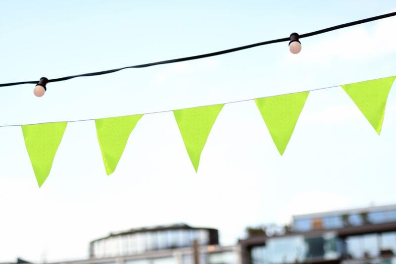 Wimpelkette Signalgelb 6 m aus Stoff &ndash; Wetterfest & Reissfest f&uuml;r Events - Bild 2