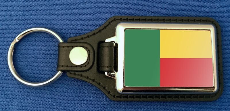 Benin Schl&uuml;sselanh&auml;nger aus Metall und Kunstleder | ca. 95 X 37 mm - Bild 1