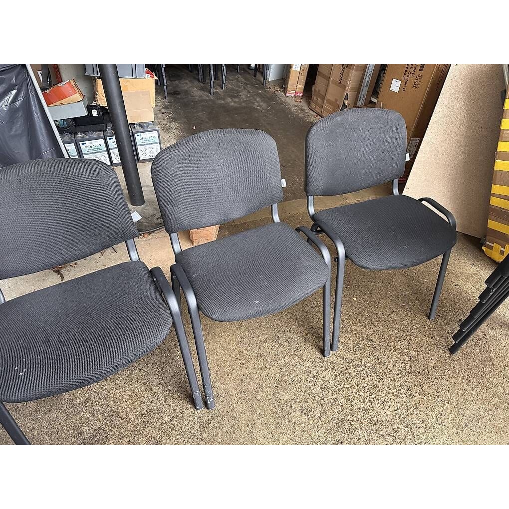 78 Stk schwarze Stapelstühle