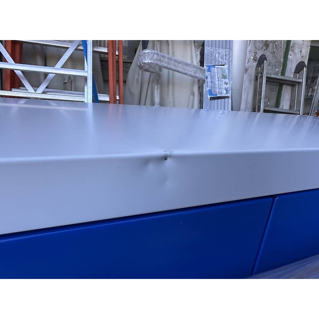 neuer Metallschrank mit kleiner Beule, B1200xT400xH1215mm