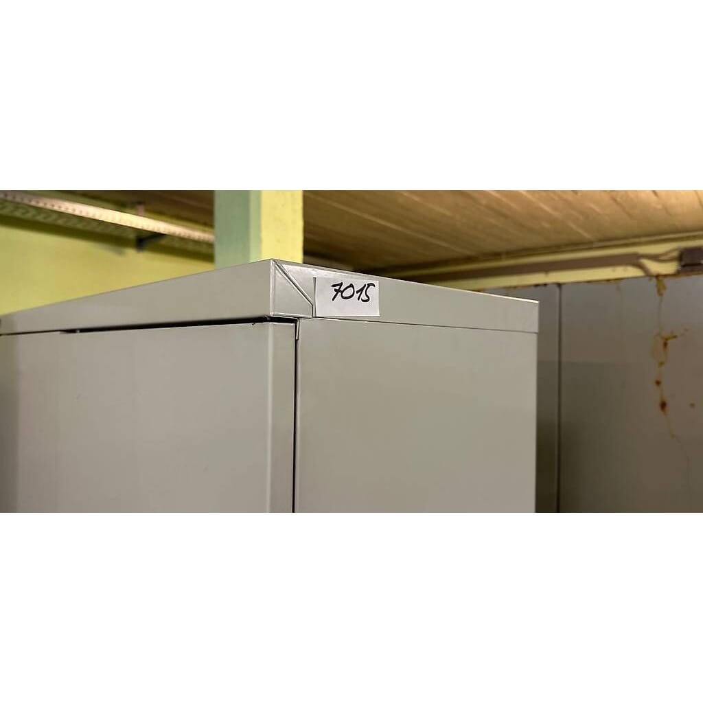 schöner Metallschrank 102x40x200cm