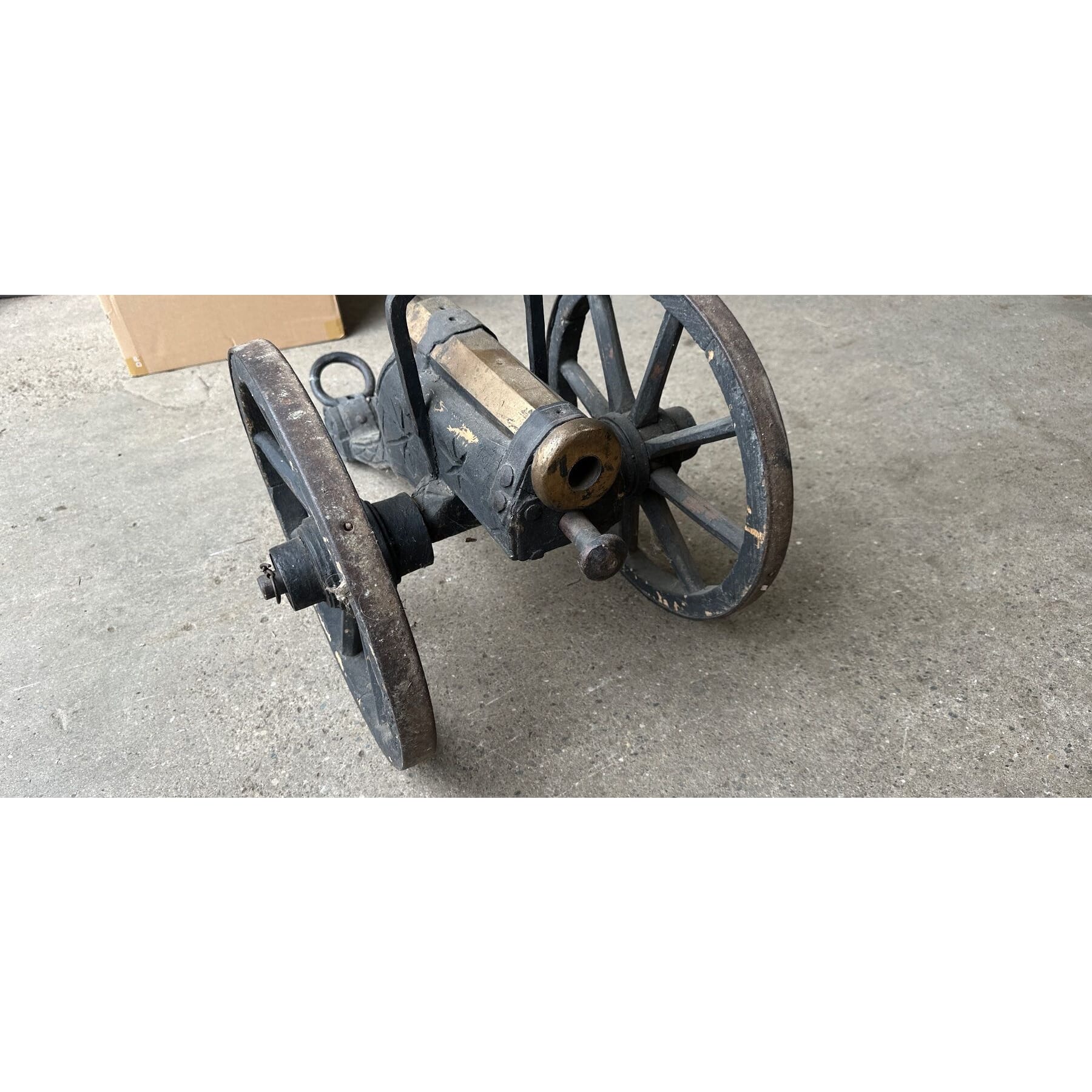 Antike Kanone, Sammlerstueck aus Holz/Messing 47h83xh42cm