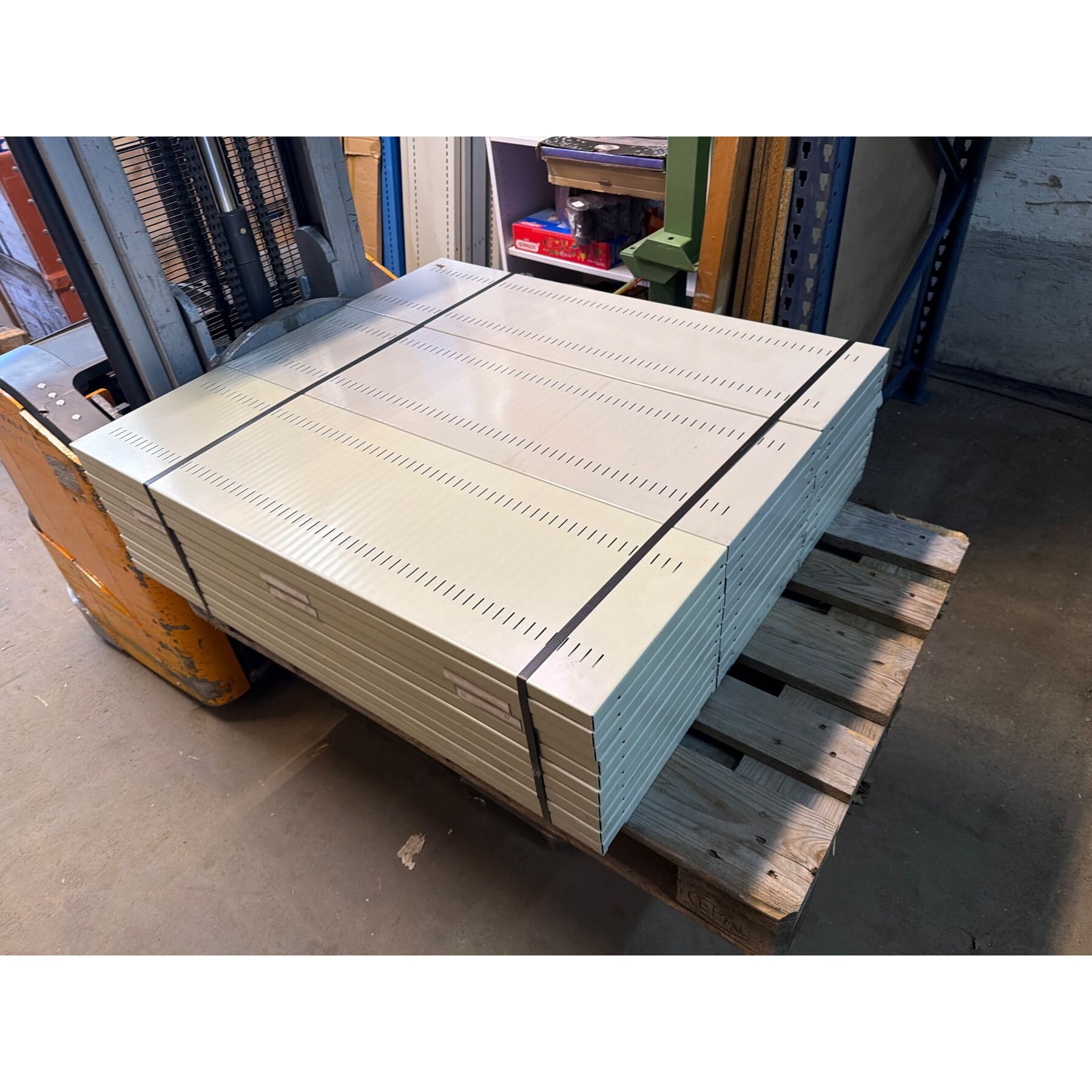 schönes Lista Metallregal bzw. Steckregal 500x 30x250cm