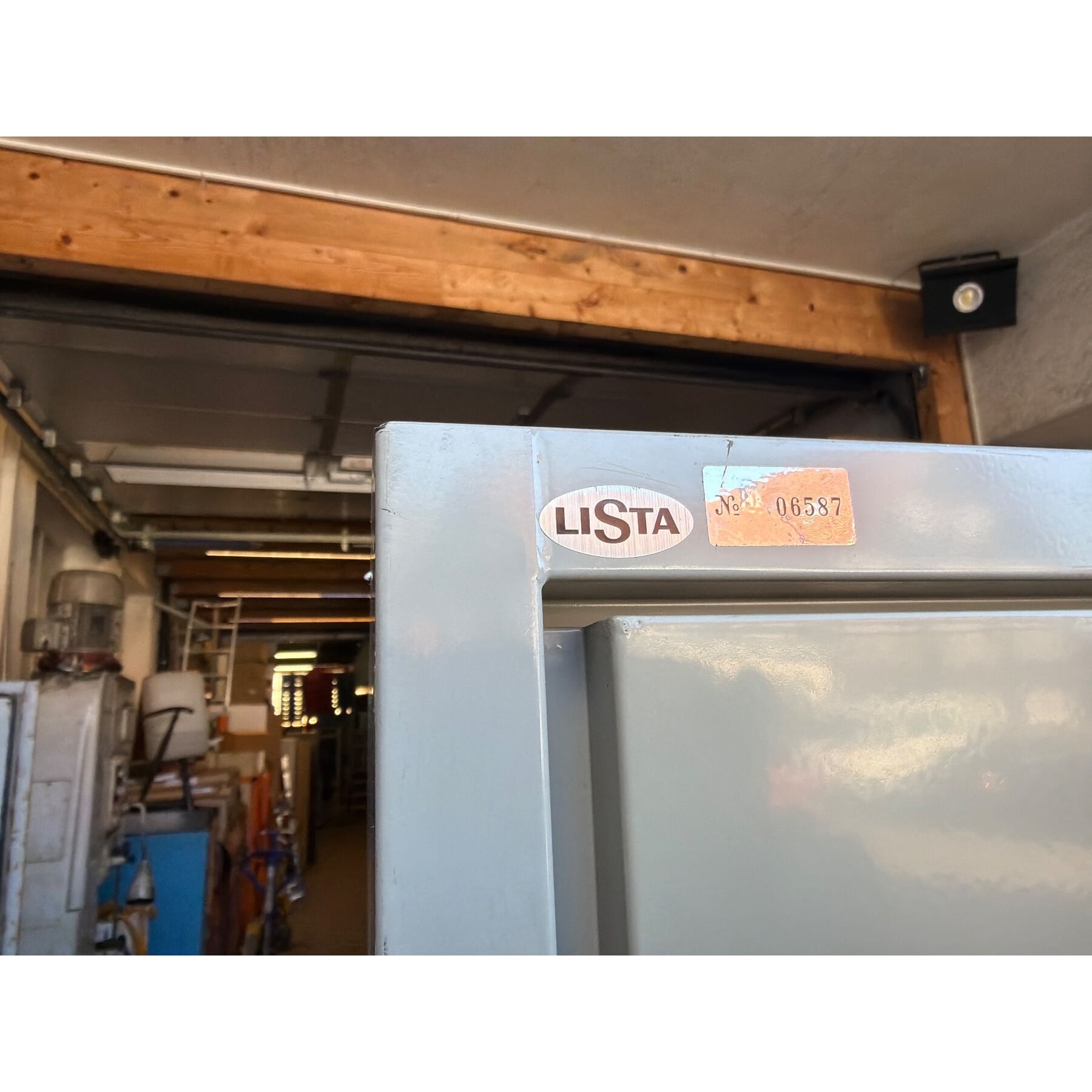 schöner Lista Metallschrank mit 4 Stk Schwerlast Tablare