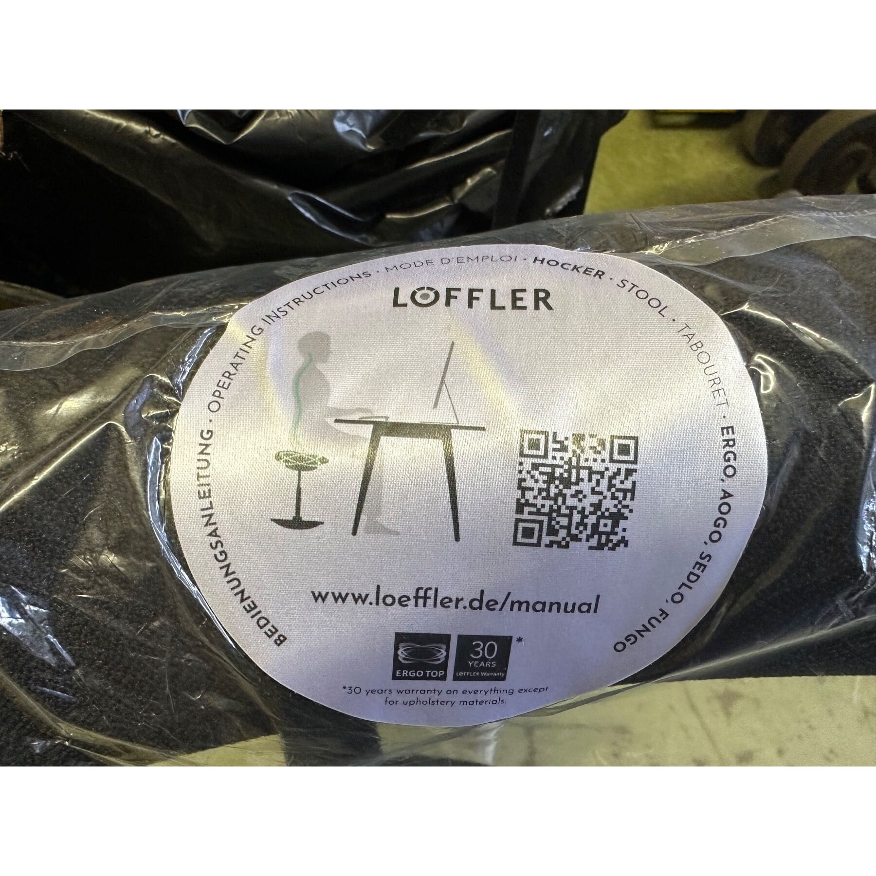 neuer Löffler Hocker Aogo, Sitz schwarz, Rollen