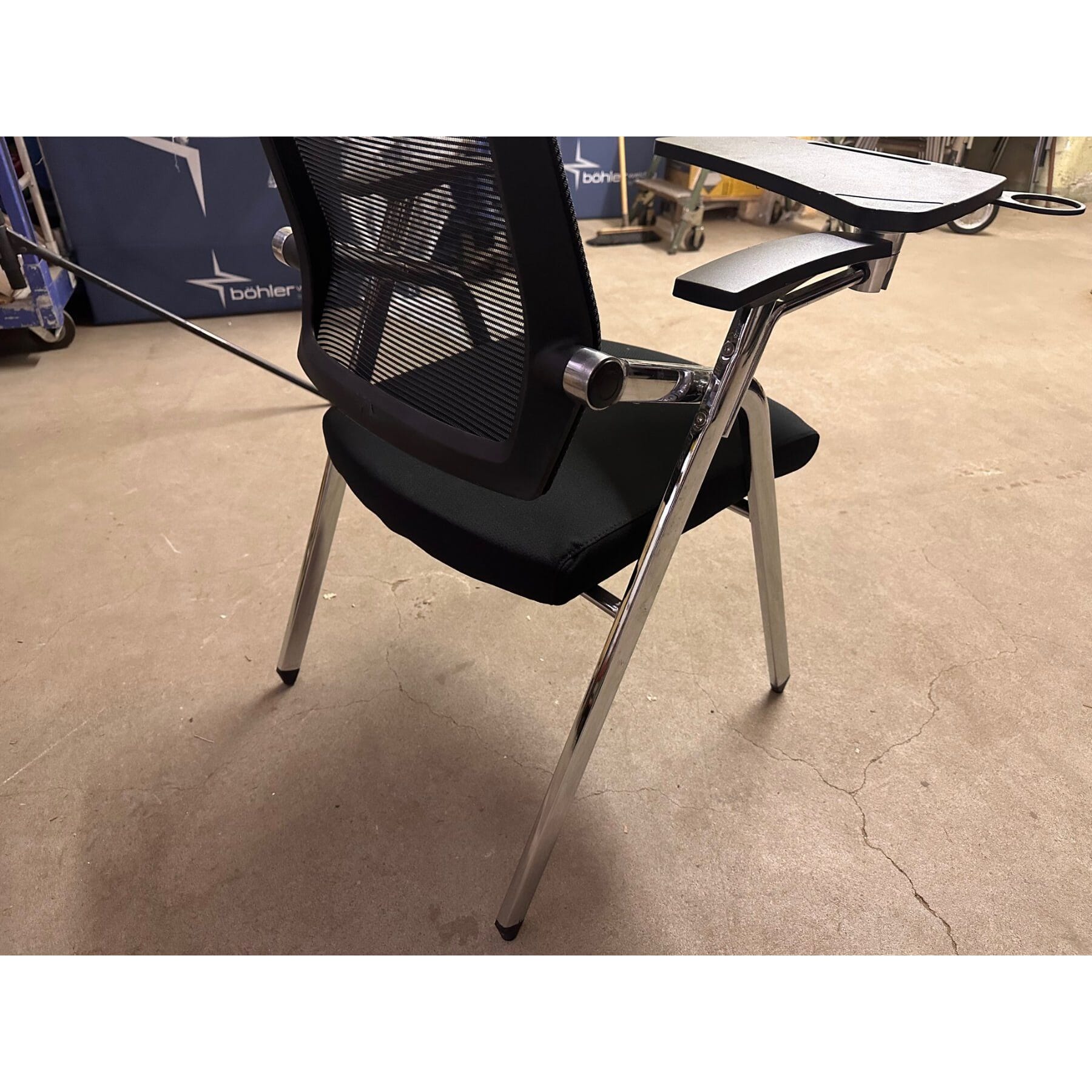 Designer Klappstuhl mit Schwenktisch und Getränkehalter