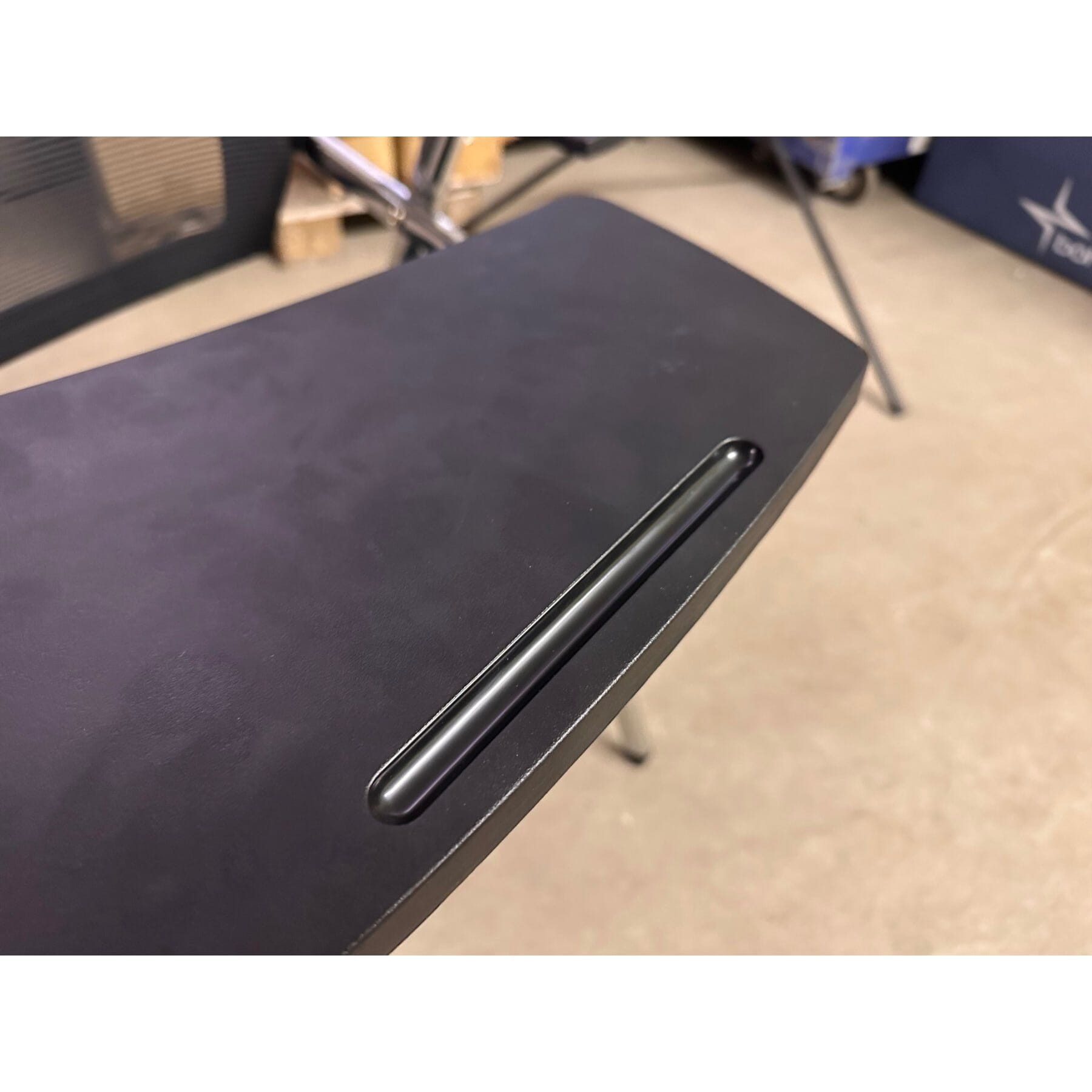 Designer Klappstuhl mit Schwenktisch und Getränkehalter