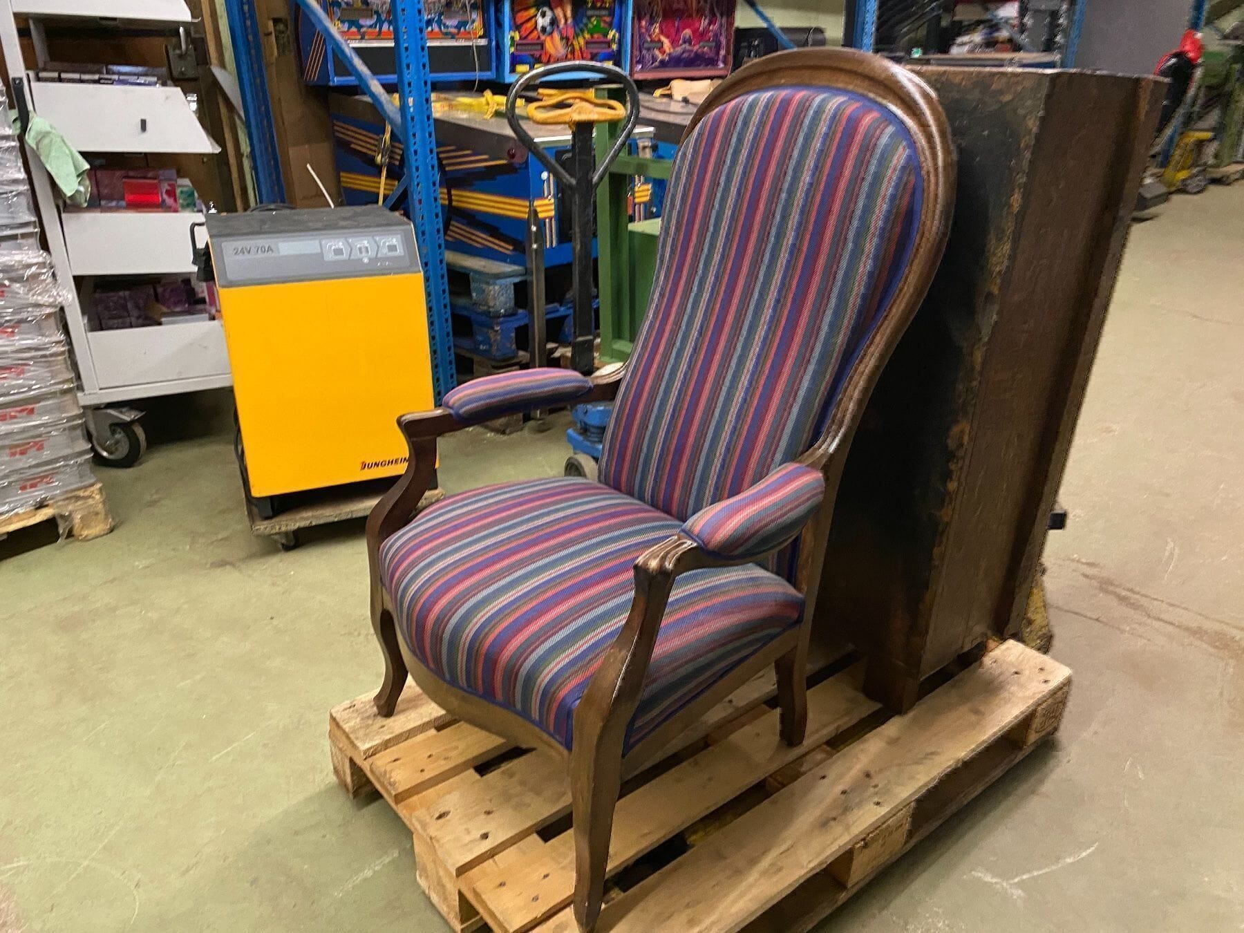 Review schöner alter Sessel aus Massivholz