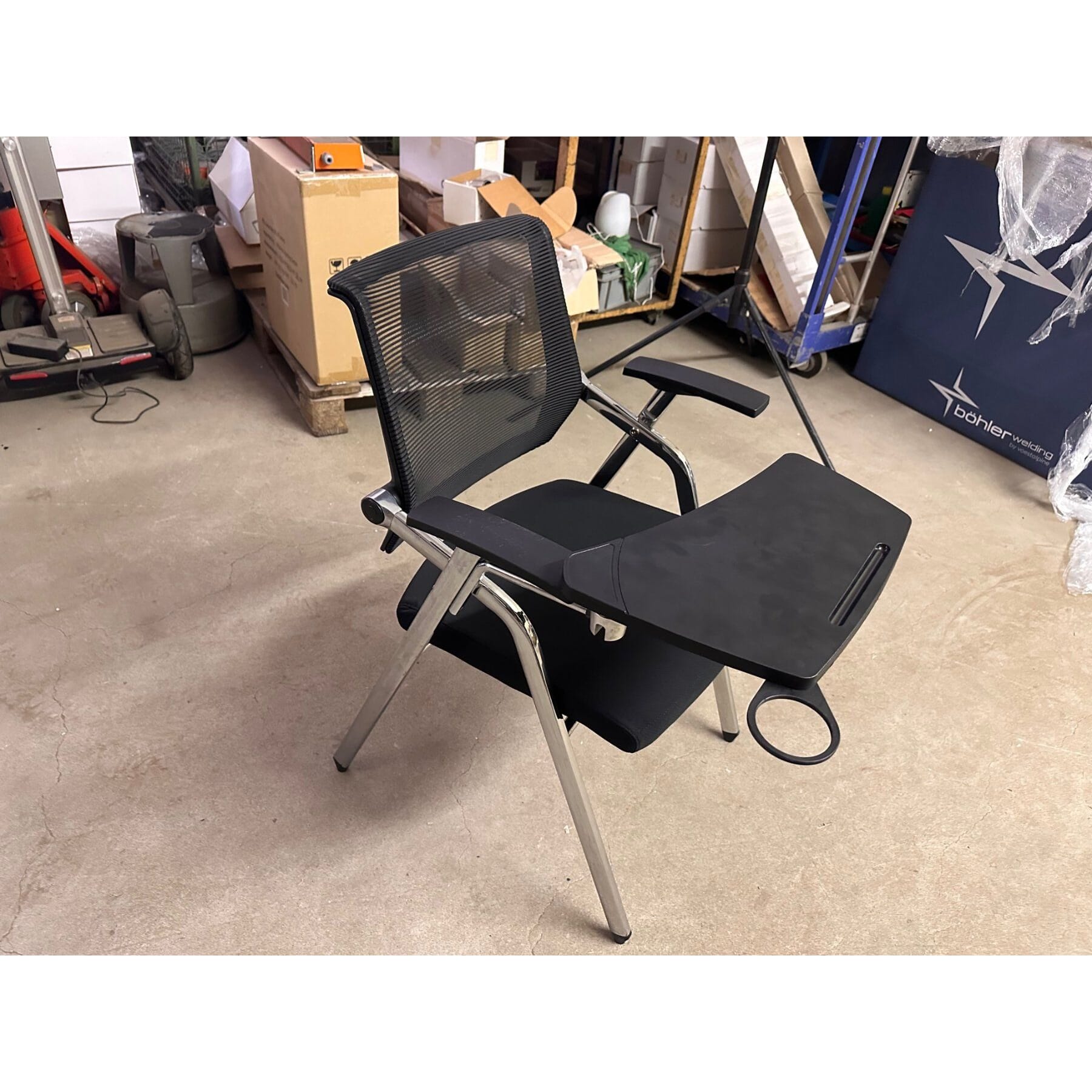 Designer Klappstuhl mit Schwenktisch und Getränkehalter