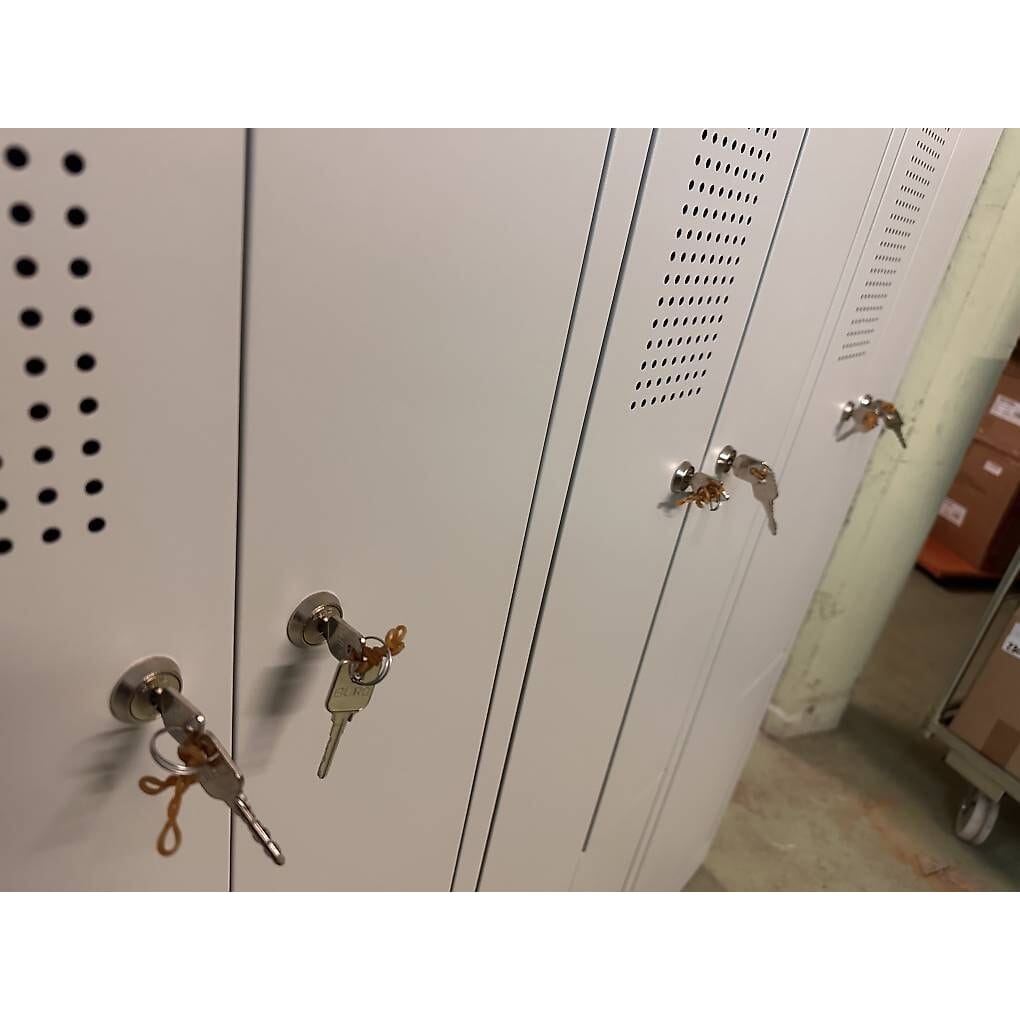 neuer 6er Z-Spind , Zylinderschloss, lichtgrau