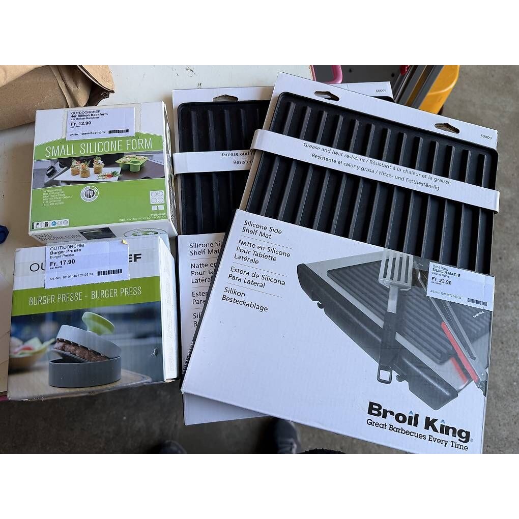 2 Silikonmatten, Burgerpresse und Silikon Form, neu