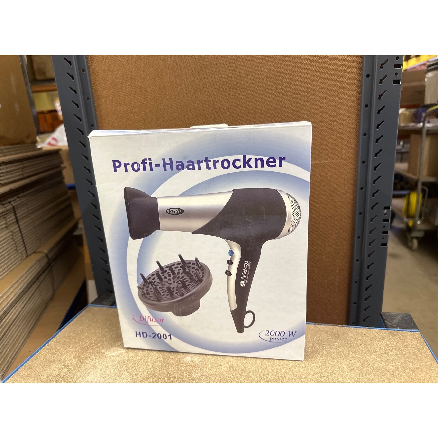 neuer Haartrockner mit Wellenaufsatz