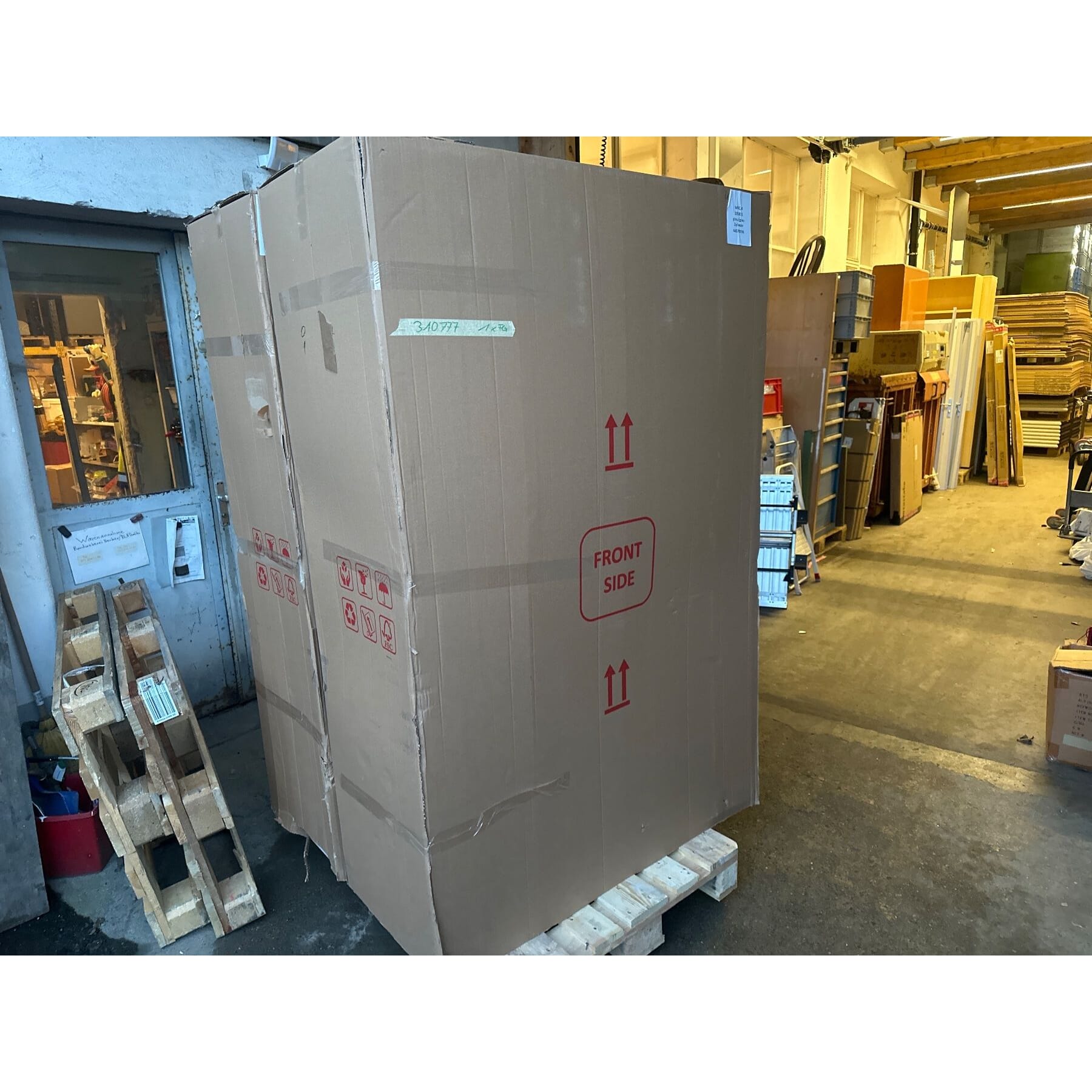 neuer Kleiderspind, 4 Türen, B 1170 x H 1800 mm, Zylindersch