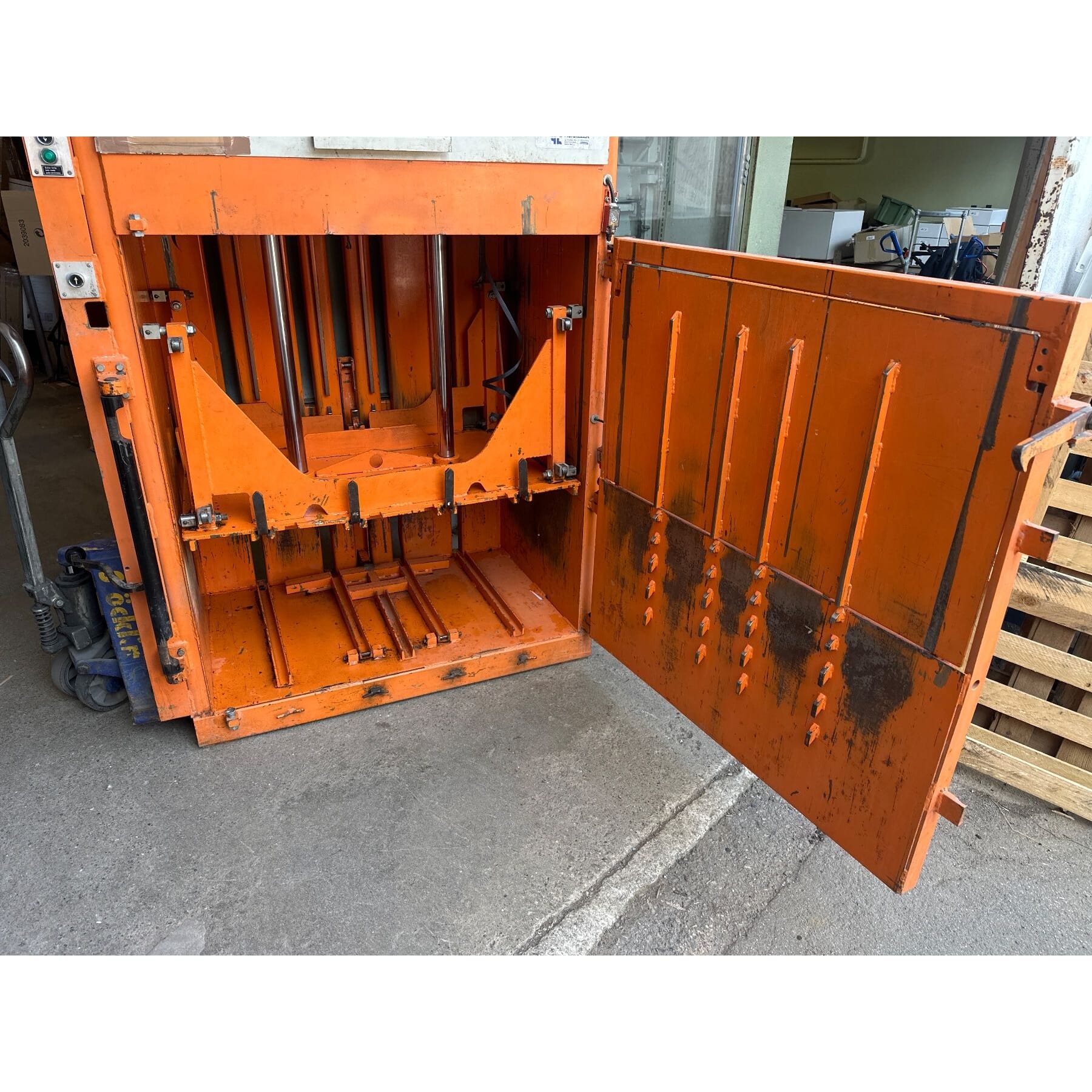 kompakte Kartonpresse mit grosser Öffnung, 15Tonnen presskraft, 380v