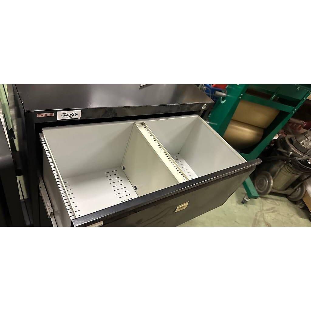 schöner Metallschrank Hängeregisterschrank