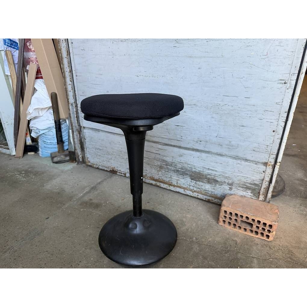 Bürohocker - ergonomischer Sitzhocker mit Schwingeffekt