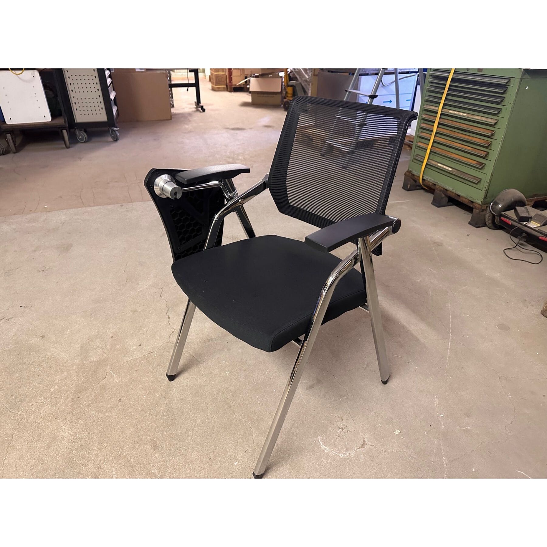 Designer Klappstuhl mit Schwenktisch und Getränkehalter