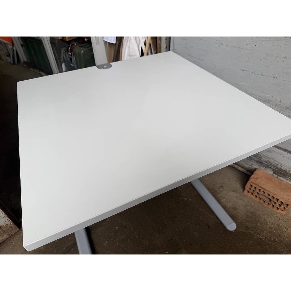 neuer Tisch Quadrat, C-Fuss, B 800 x T 800 x H 717 mm