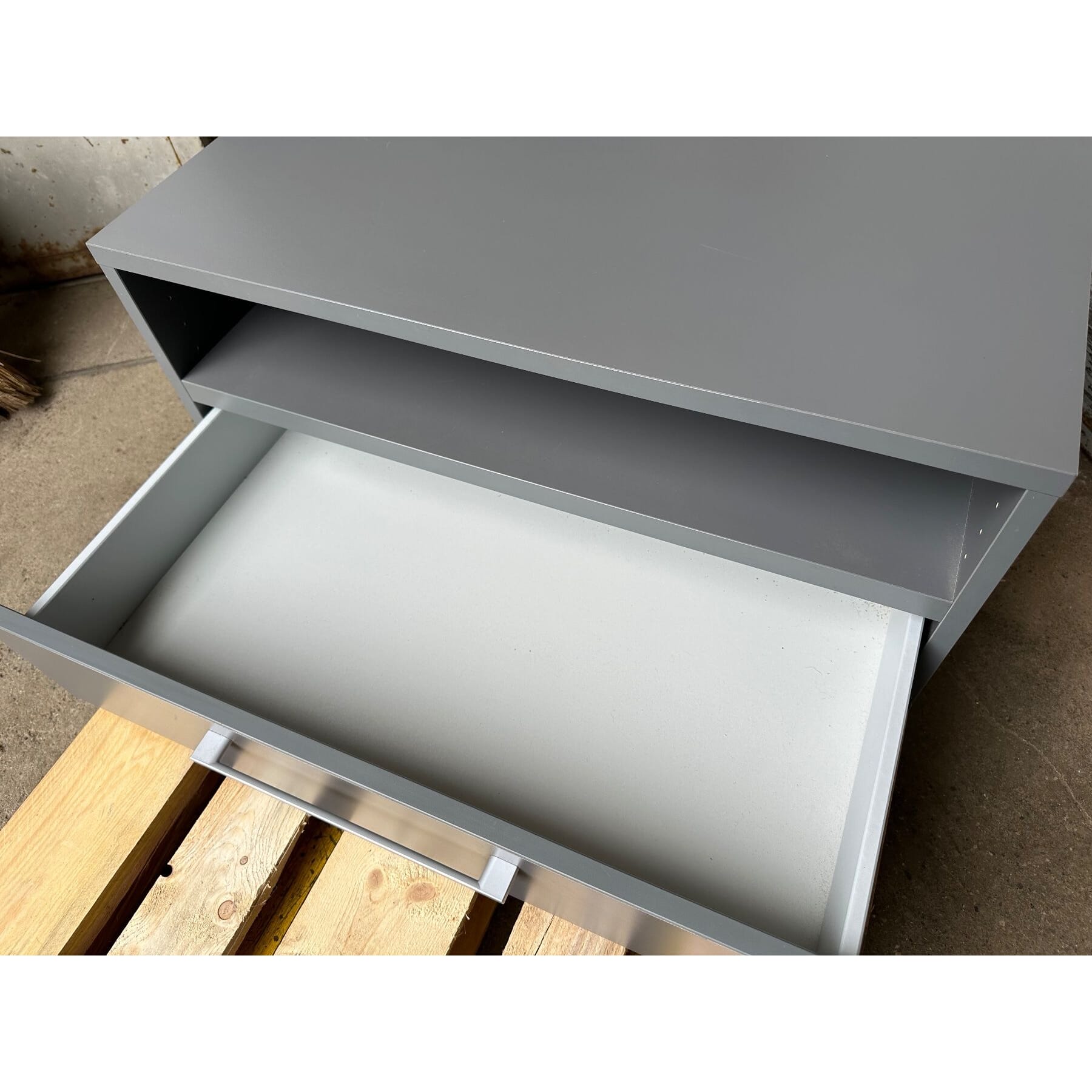 neues TV Mobilar mit 1Tablar und 1Nische 80x44x36cm