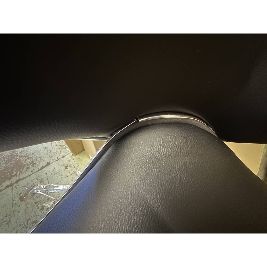 2 neue Barhocker in schwarz, Kunstleder 64-83cm