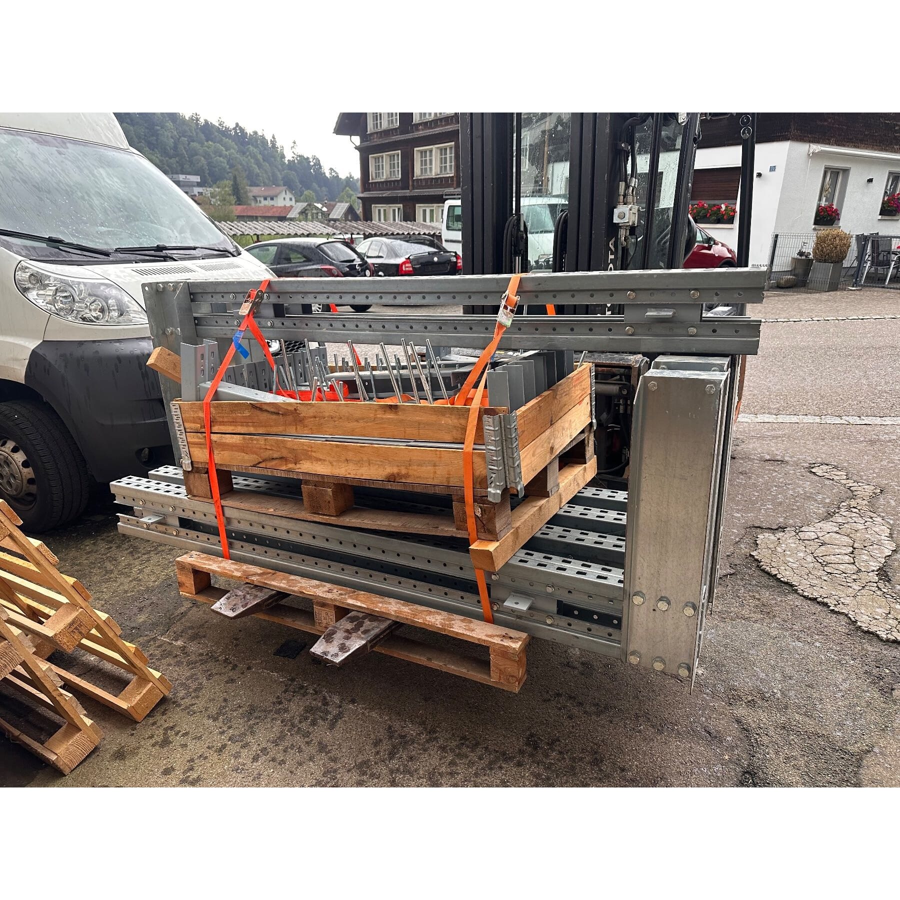 verzinktes Kragarmregal 6Stützen 2m hoch + 24 Stk 50cm Arme