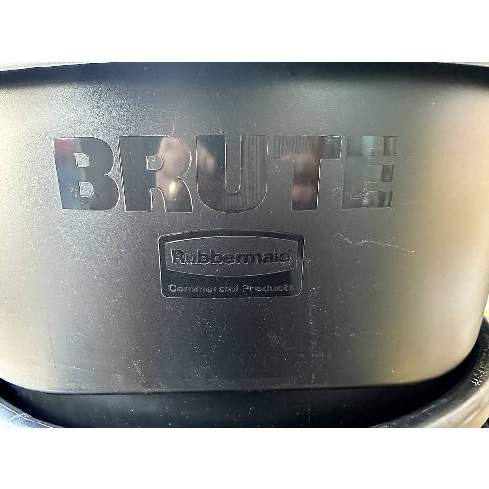 2 Stk Rubbermaid Sammelcontainer BRUTE inkl. Fahrgestell