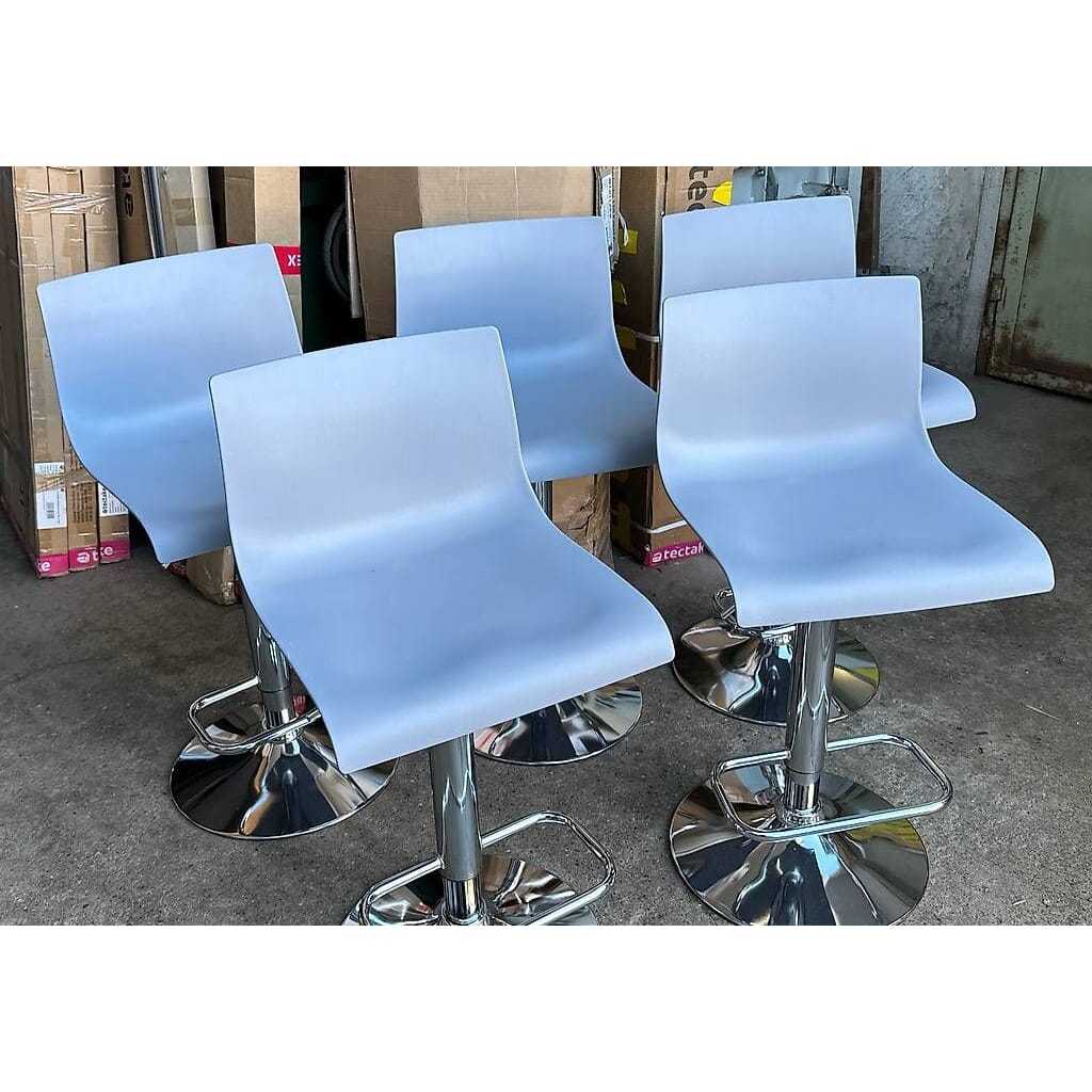 5 Stk. neuwertige graue Barhöcker in grau