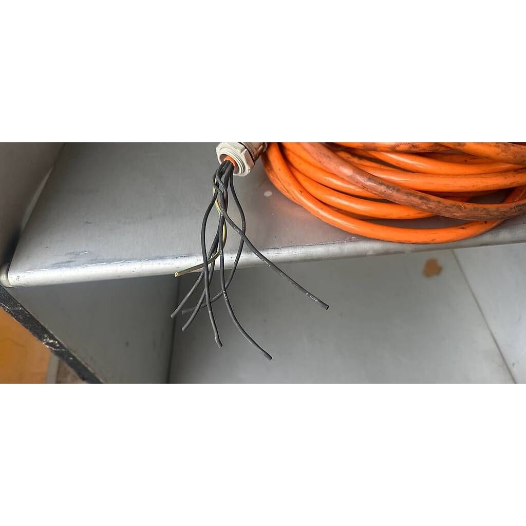 Über 10m PurPur Kabel inkl 5 Poliger Stecker