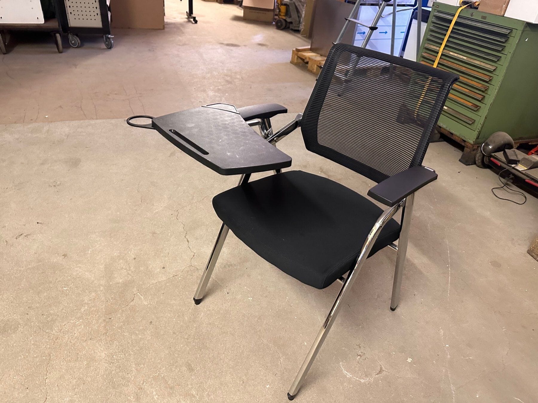 Review Designer Klappstuhl mit Schwenktisch und Getränkehalter