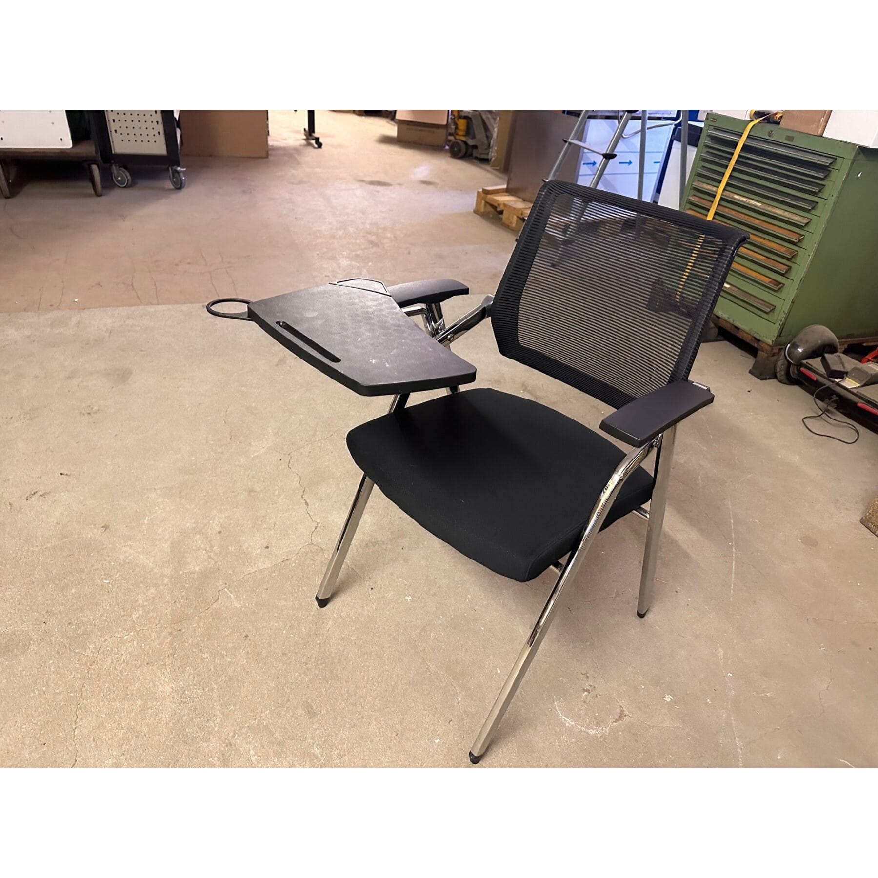 Designer Klappstuhl mit Schwenktisch und Getränkehalter