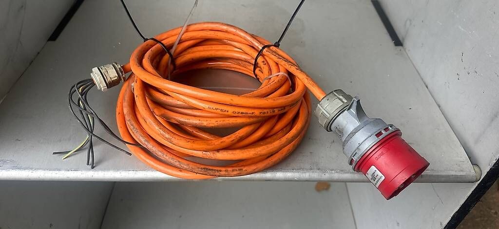 Review Über 10m PurPur Kabel inkl 5 Poliger Stecker