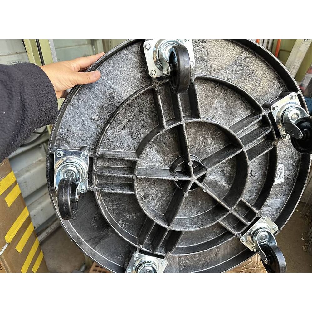 2 Stk Rubbermaid Sammelcontainer BRUTE inkl. Fahrgestell