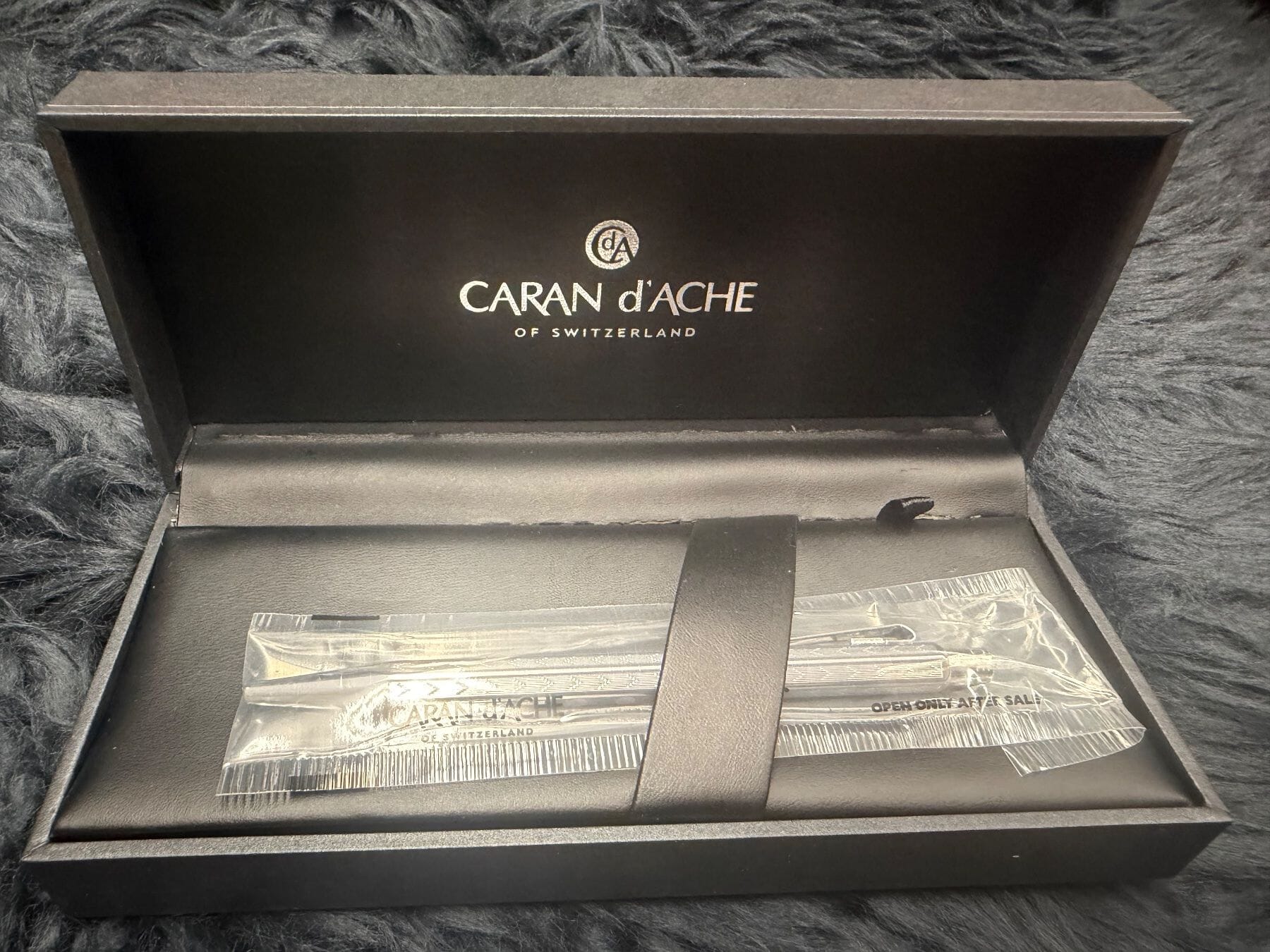 Review neuer Caran d'Ache KUGELSCHREIBER ECRIDOR CHEVRON