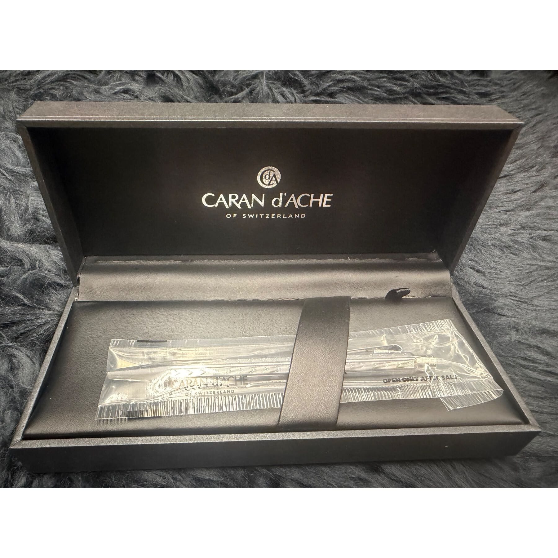 neuer Caran d'Ache KUGELSCHREIBER ECRIDOR CHEVRON