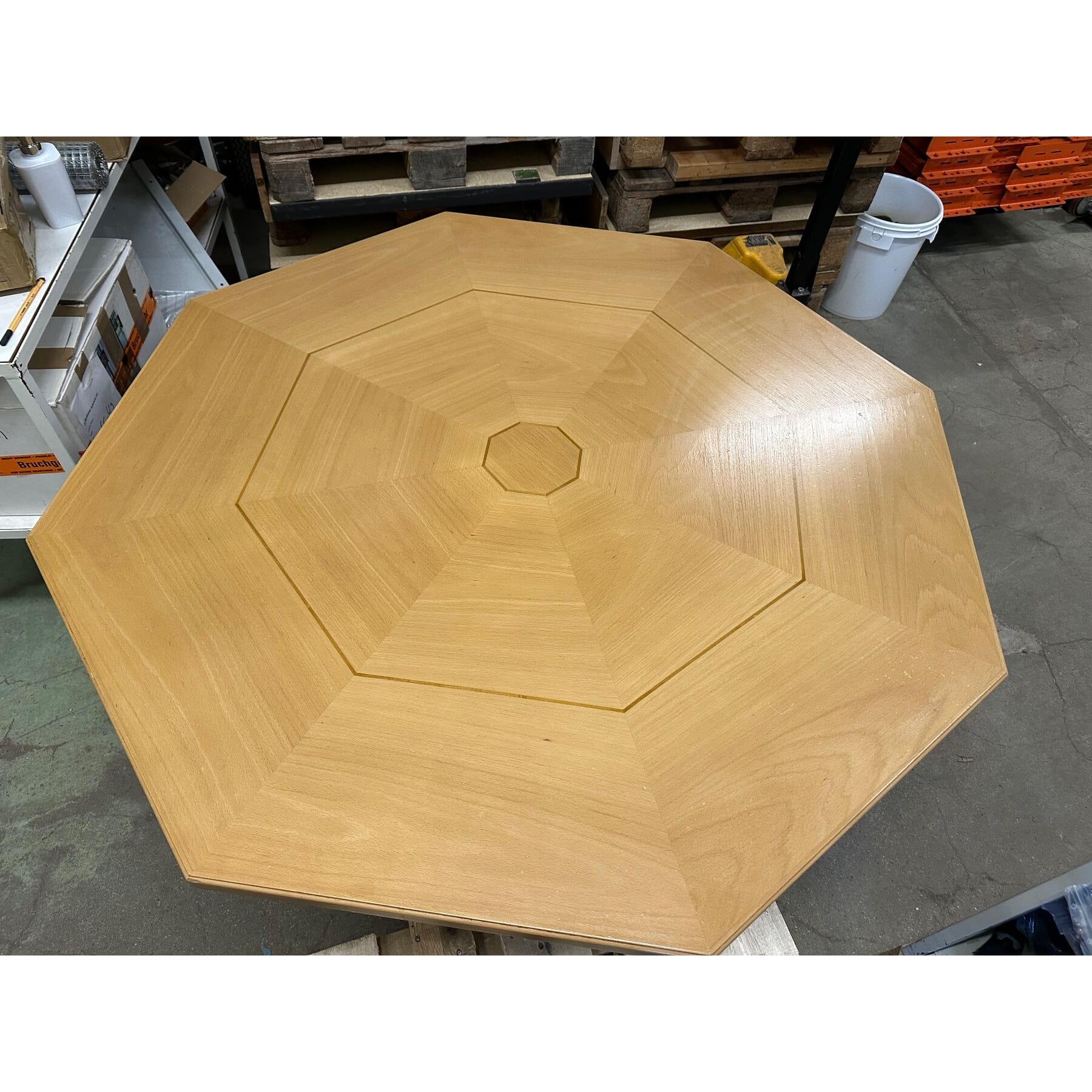 schöner, massiver Esstisch aus Holz 140cm