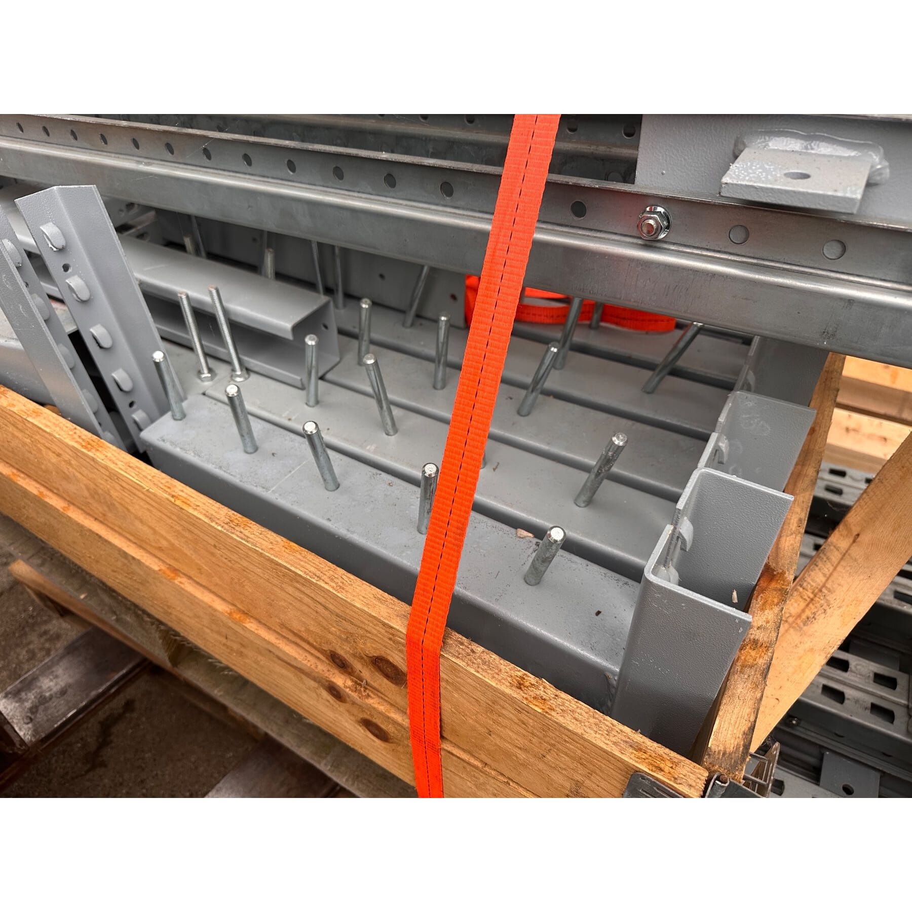 verzinktes Kragarmregal 6Stützen 2m hoch + 24 Stk 50cm Arme