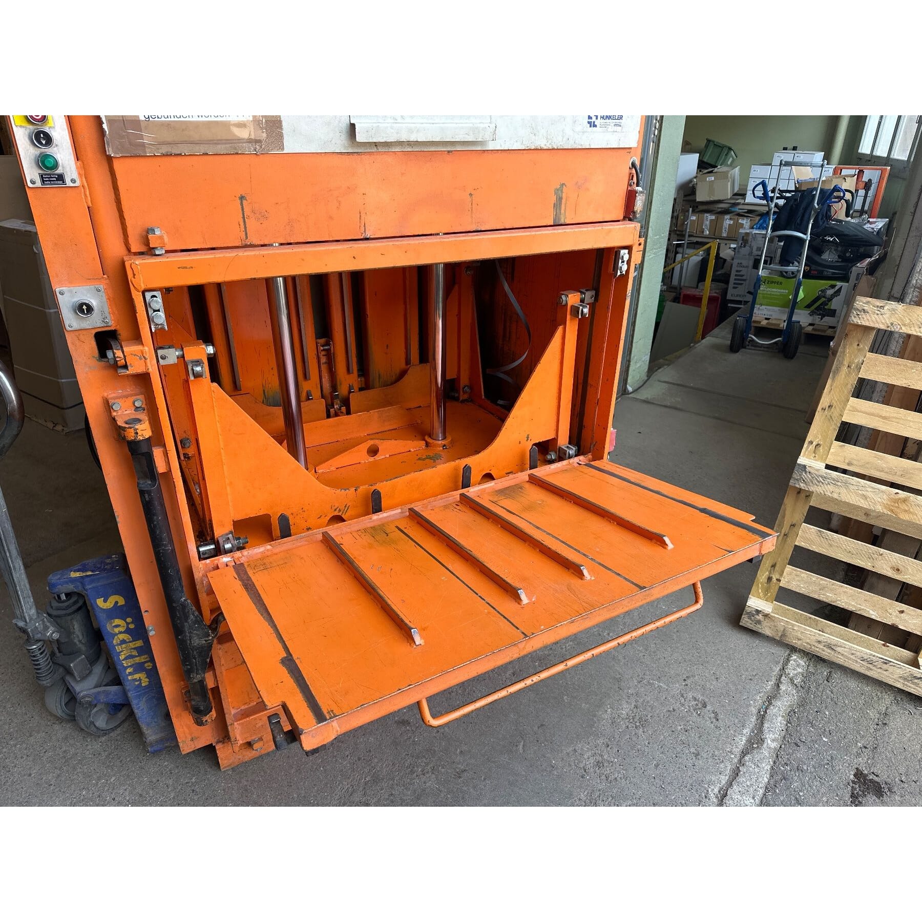 kompakte Kartonpresse mit grosser Öffnung, 15Tonnen presskraft, 380v