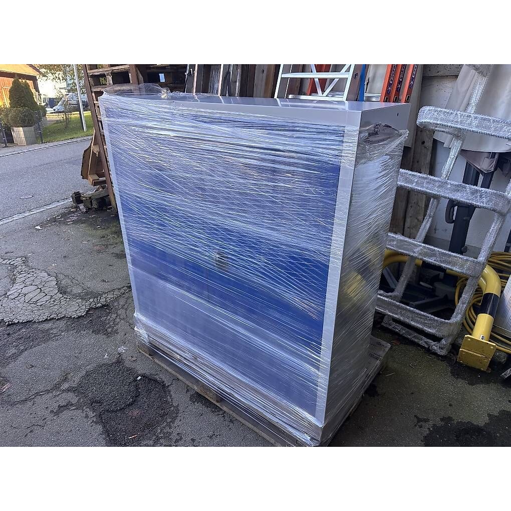 neuer Metallschrank mit kleiner Beule, B1200xT400xH1215mm