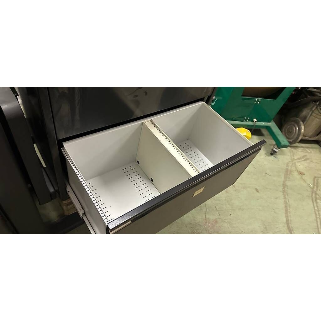 schöner Metallschrank Hängeregisterschrank