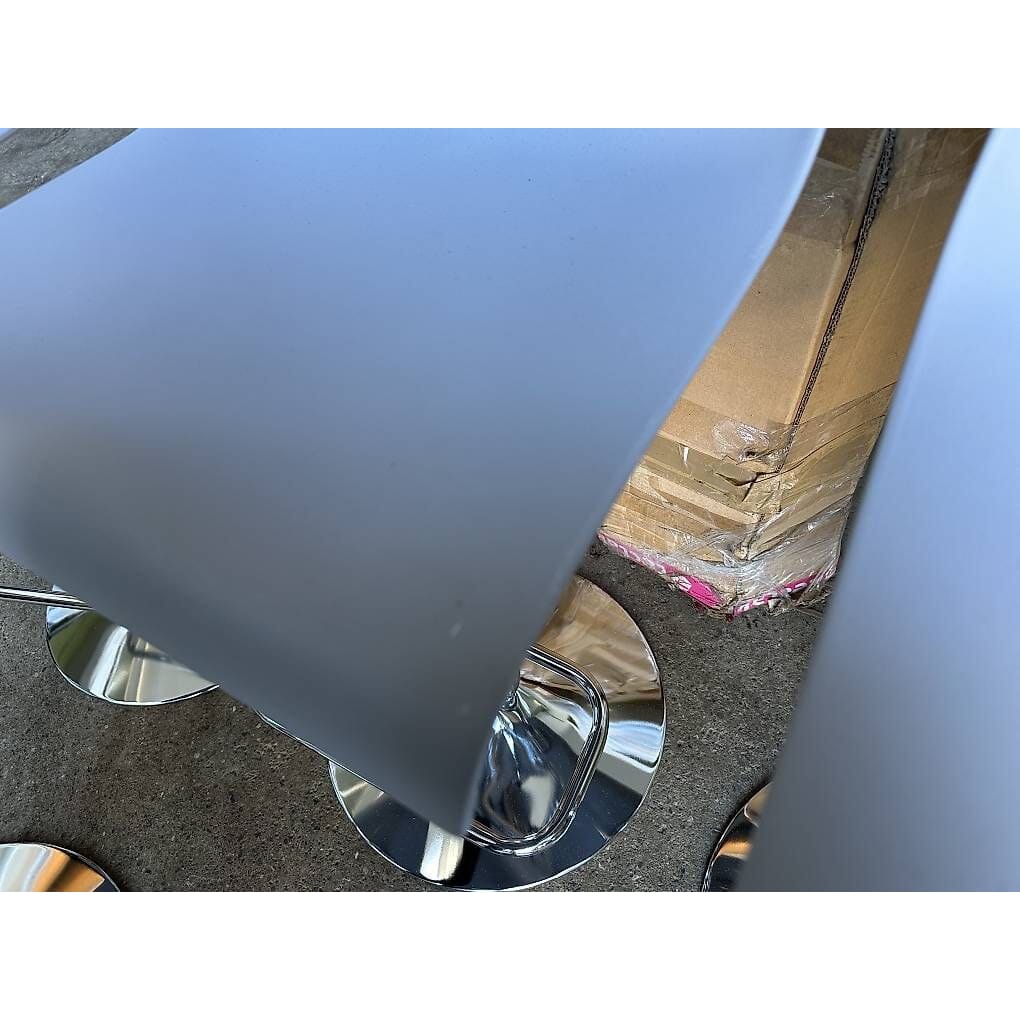 5 Stk. neuwertige graue Barhöcker in grau