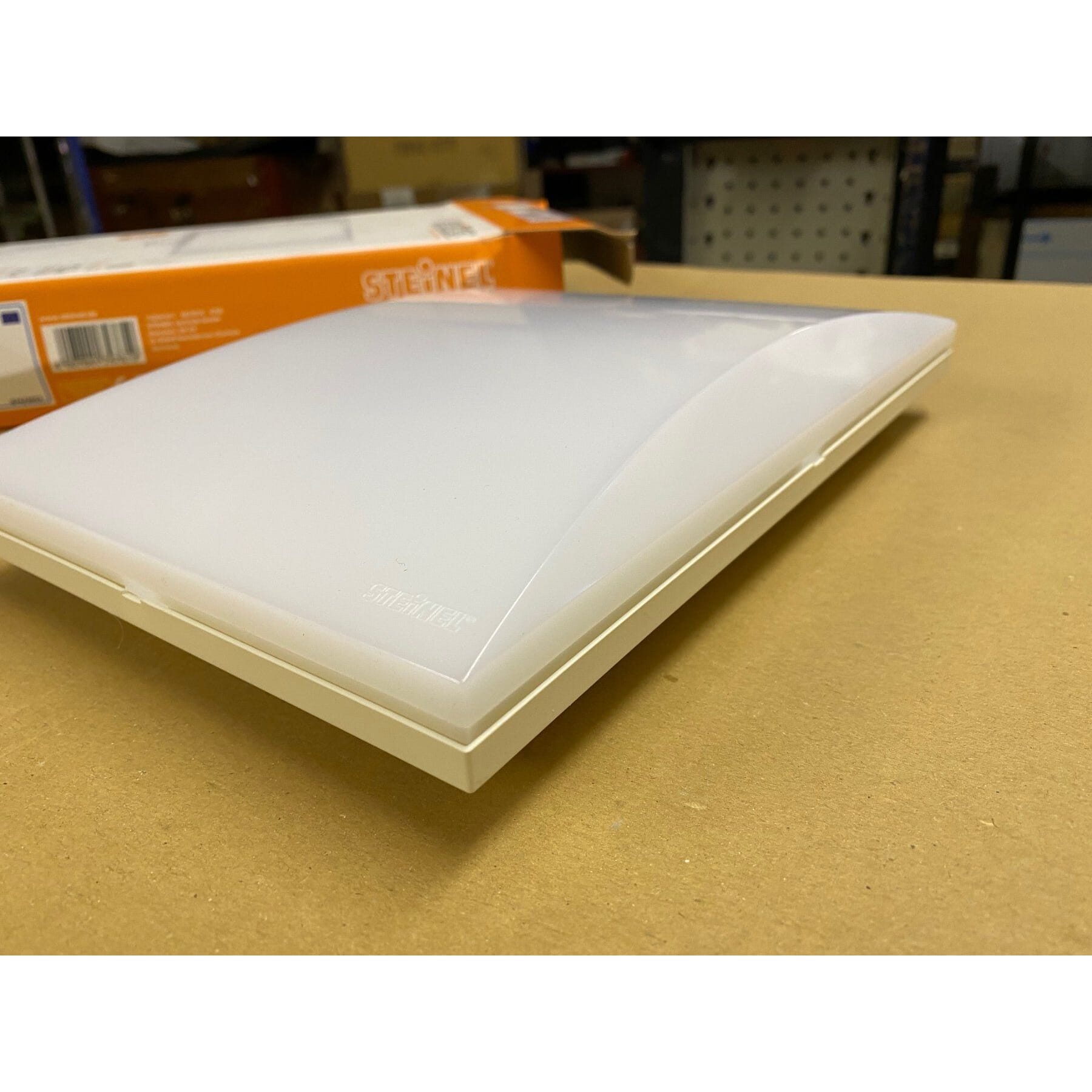 neuer LED Sensor Treppenhausleuchte 50.- statt 139.-